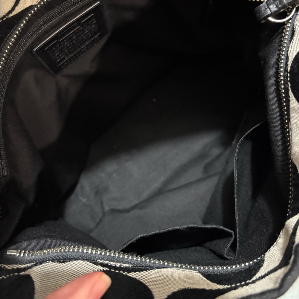 Coach F15067 Black and Gray Shoulder Bag Very Clean Inside - Picture 10 of 16